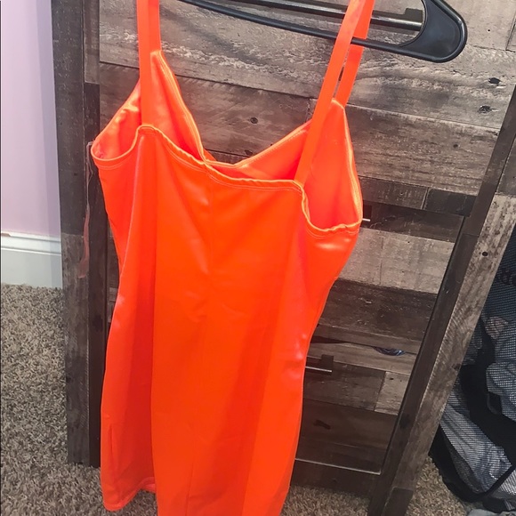 A orange dress 👗 (MEDIUM) - Picture 3 of 8